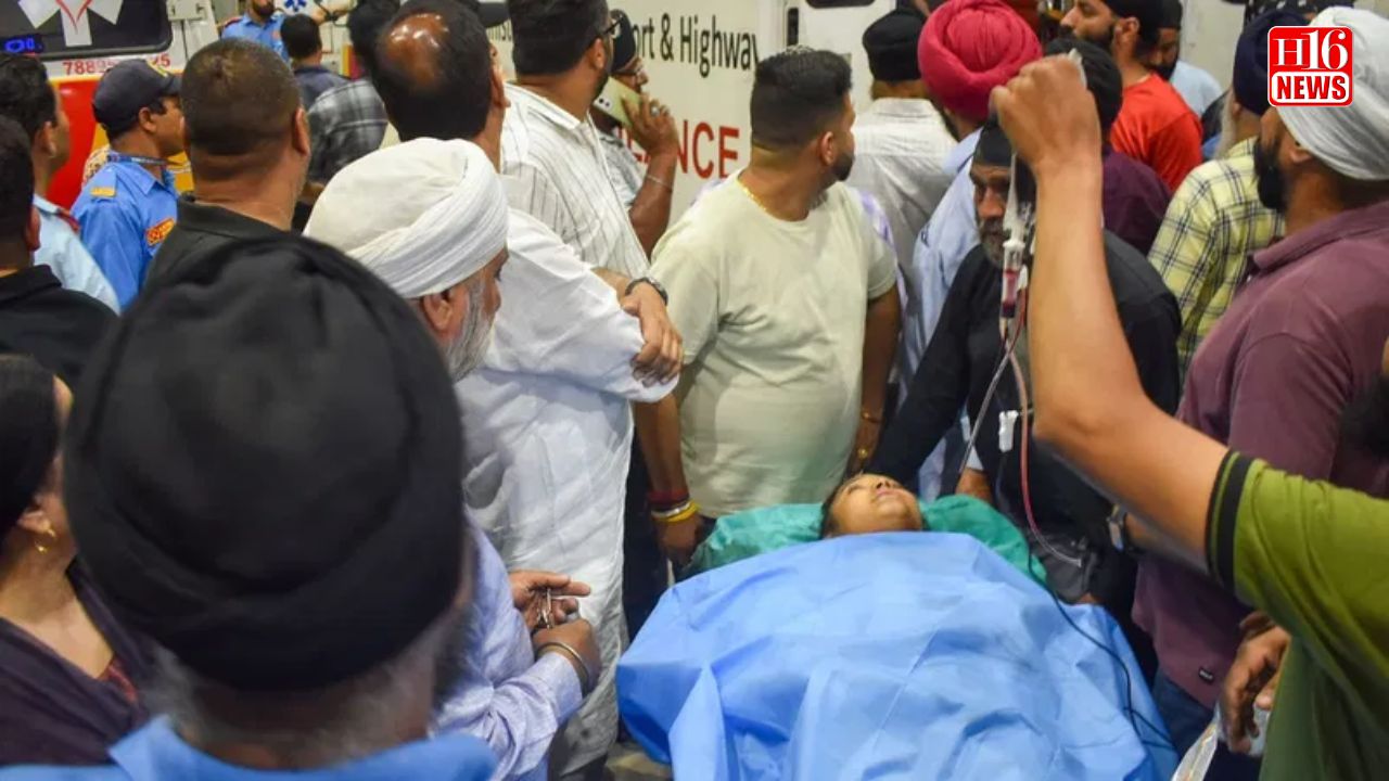 UP: Eunuchs stage half naked protest, assaults doctor for not treating their patient